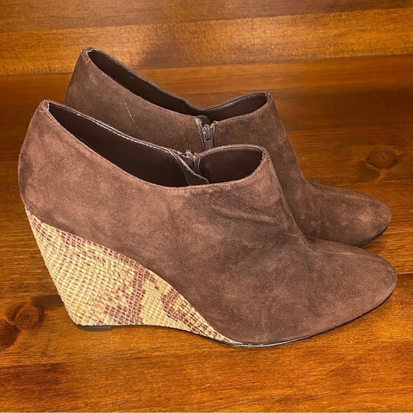 Beverly Feldman chocolate Brown Suede Snakeskin Wedge booties sz 9 - Picture 12 of 15